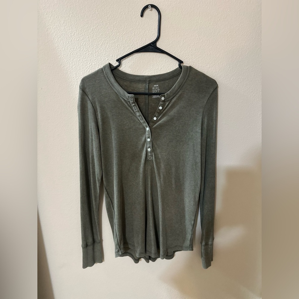 American Eagle Outfitters Olive Long Sleeve Henley